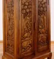 Asiatischer Schrank mit *Elefantenschnitzerei*  Nr.9 / Nr.10