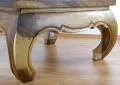 Asiatischer Opiumtisch mit *Elefantenschnitzerei* in natur