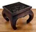 Kleiner, asiatischer Opiumtisch mit *Elefantenschnitzerei* in braun