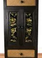 Rattanschrank mit *goldfarbener Schnitzerei*  Nr.6