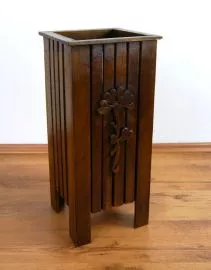 Asiatischer  *Schirmstnder*  mit Blte