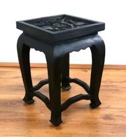 Asiatischer Tisch, extra hoch in *schwarz mit Elefantenschnitzerei*