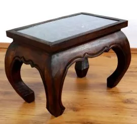 Kleiner Opiumtisch mit *Elefantenschnitzerei* in braun