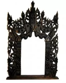 Mrchenhafter *Spiegel mit Schnitzerei*