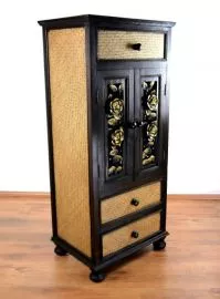 Rattanschrank mit *goldfarbener Schnitzerei*  Nr.6