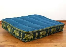 Sitzkissen, Bodensitzkissen mit Seidenstickerei  *hellblau - Elefanten*